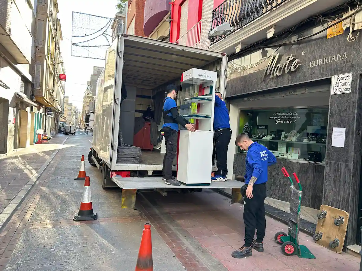 mudanza en Cullera con gestión completa y cuidado de muebles